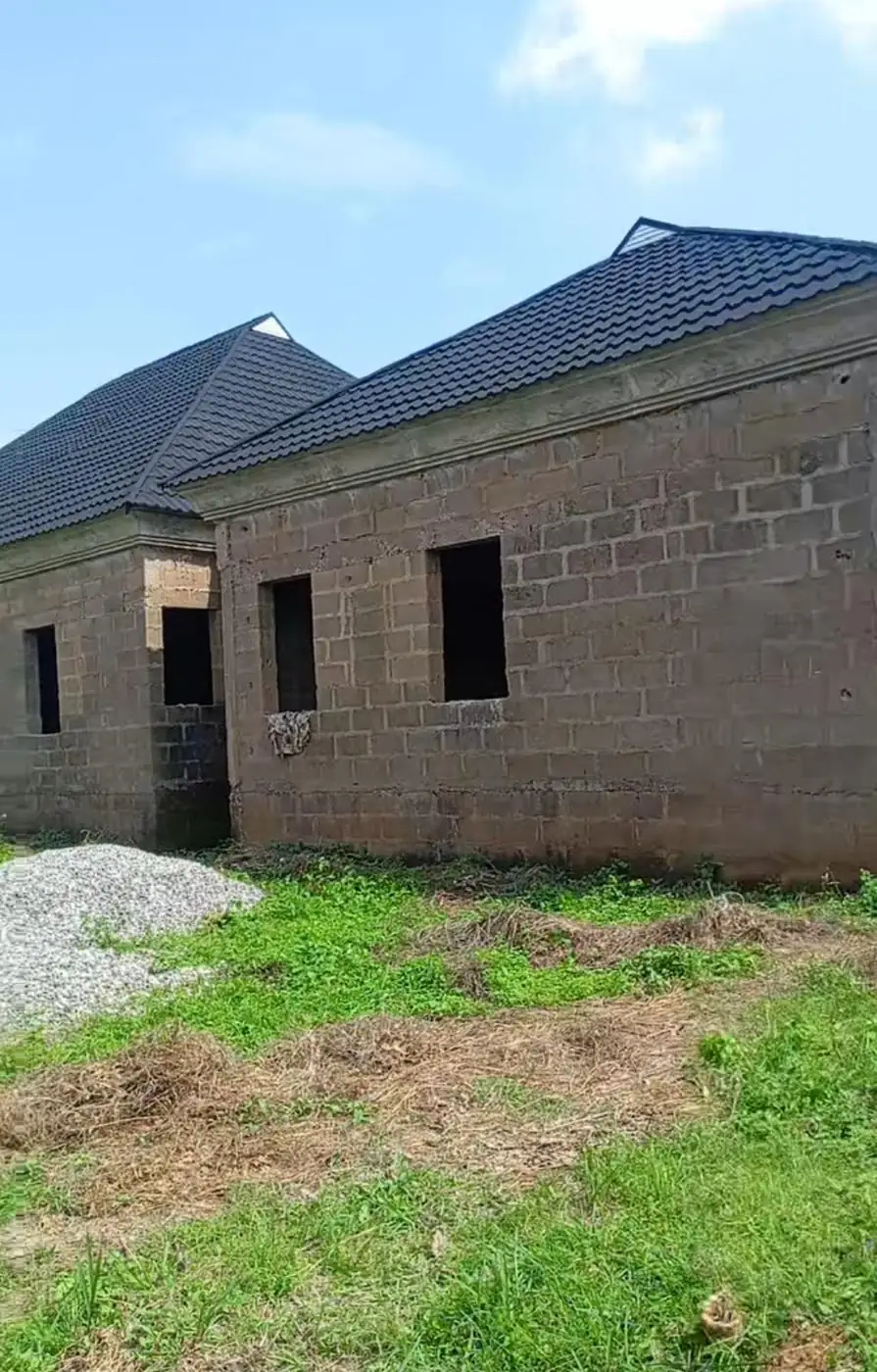 Two bungalows at roof level